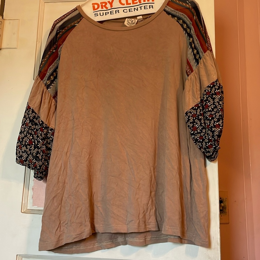 Brand- Grace & Emma Size- M Color tan/ beige